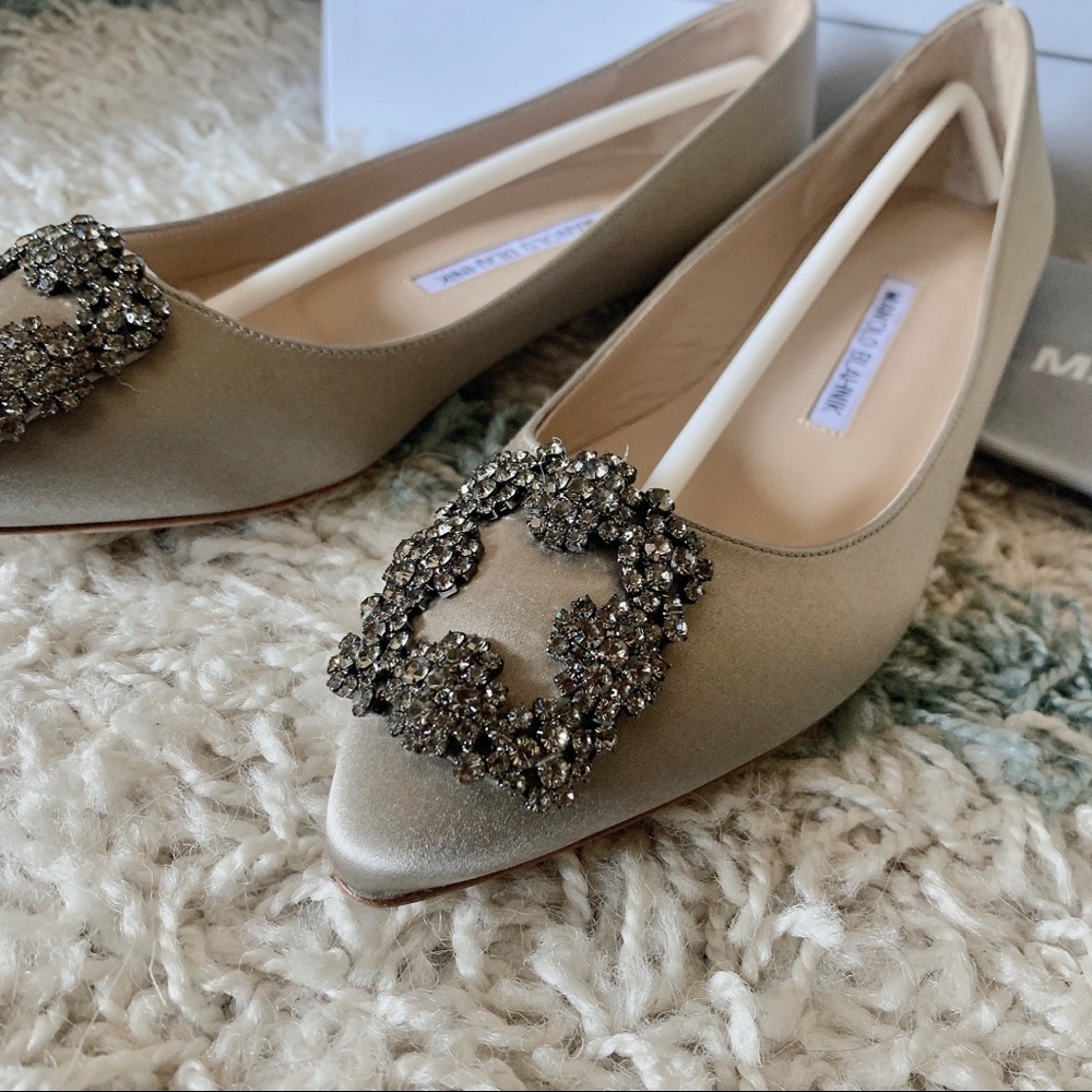 Manolo Blahnik Hangisi flat champagne satin
